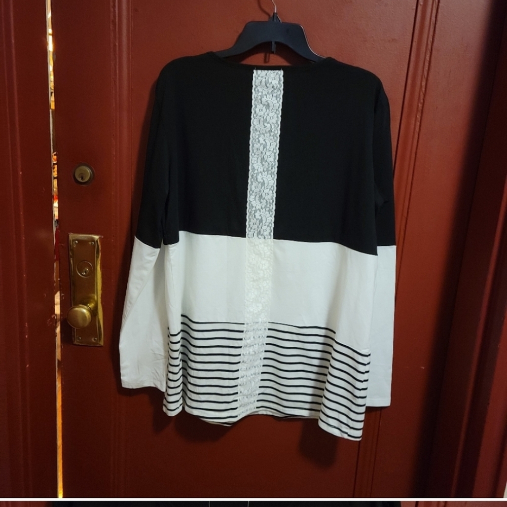 Small Show Women's Black and White Longsleeve Tunic - XXL